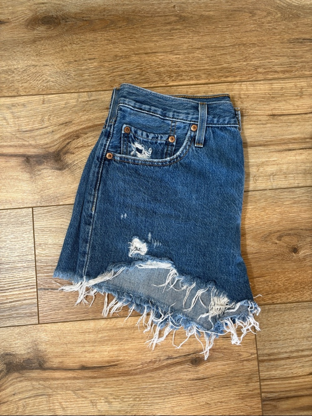 Levi 501 Shorts - Picture 2 of 5